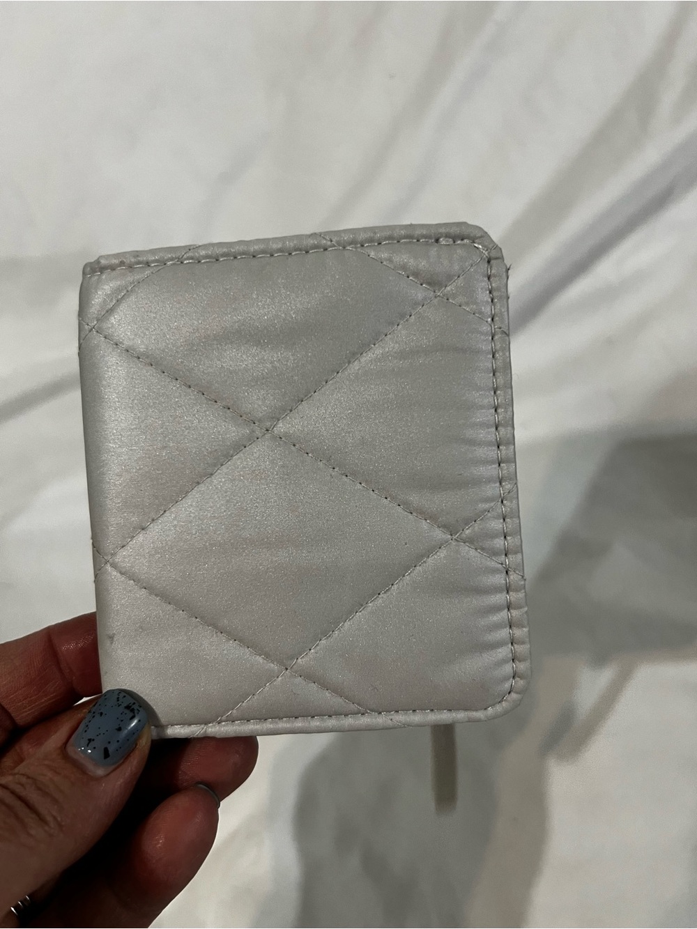 Vera Bradley Quilted Compact Card Holder - Pearl White